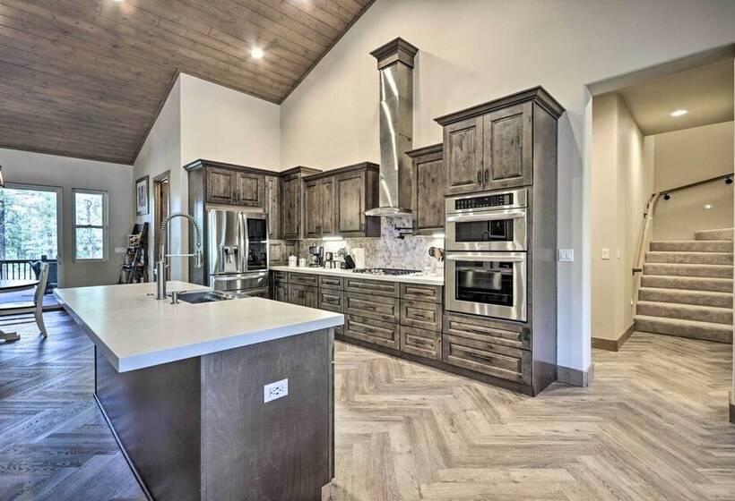 Stylish Show Low House W/ Expansive Deck!