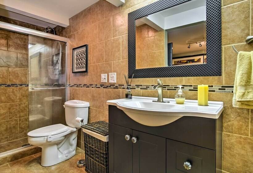 Suburban Detroit Home W/ Porch, Yard & Fire Pit!