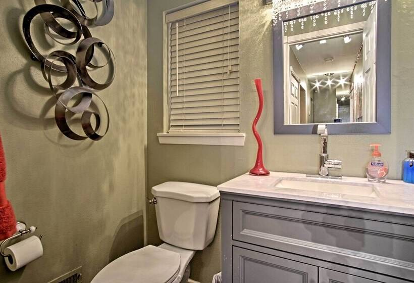 Suburban Detroit Home W/ Porch, Yard & Fire Pit!