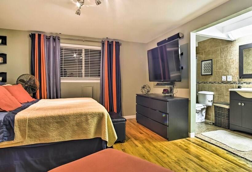 Suburban Detroit Home W/ Porch, Yard & Fire Pit!