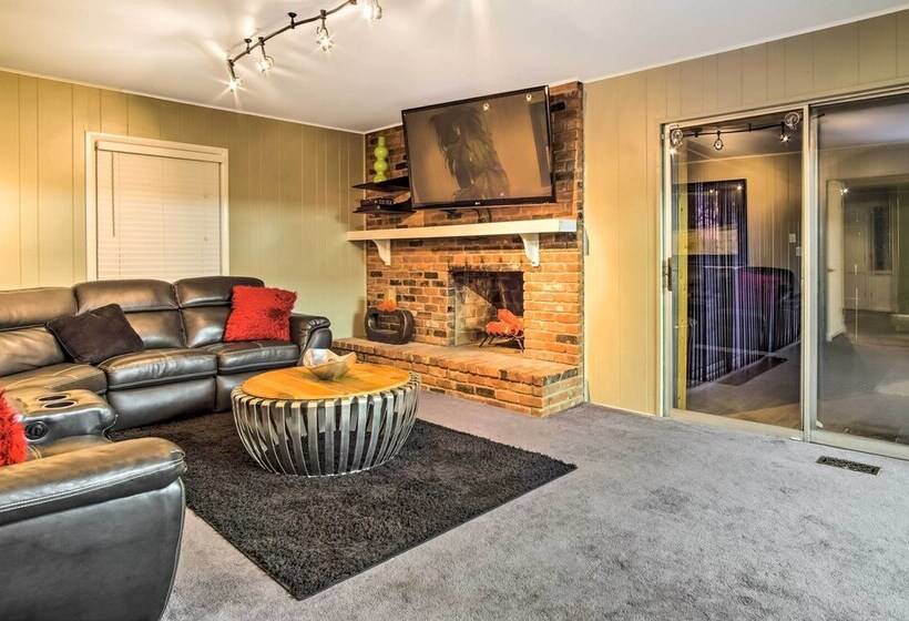 Suburban Detroit Home W/ Porch, Yard & Fire Pit!