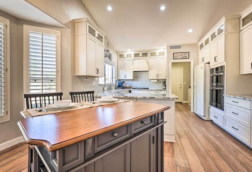 Sun Lit Casa In 55+ Community W/ Bbq & Patio!