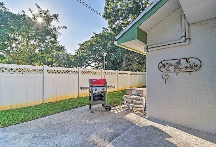 Sunny Seminole Home W/ Pool, 4 Miles To Beach