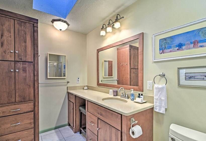 Sunny Seminole Home W/ Pool, 4 Miles To Beach