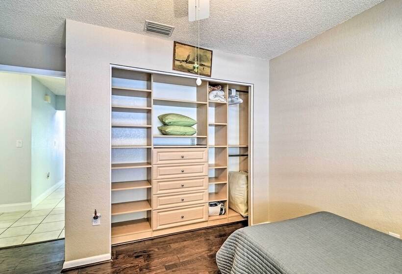 Sunny Seminole Home W/ Pool, 4 Miles To Beach