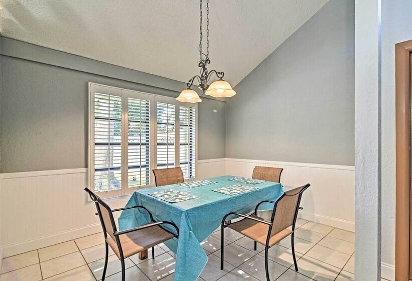 Sunny Seminole Home W/ Pool, 4 Miles To Beach