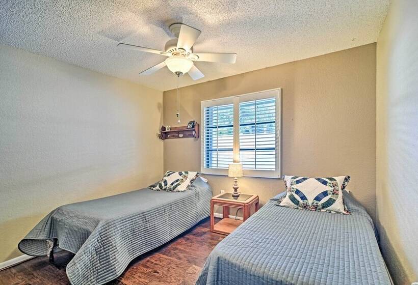 Sunny Seminole Home W/ Pool, 4 Miles To Beach