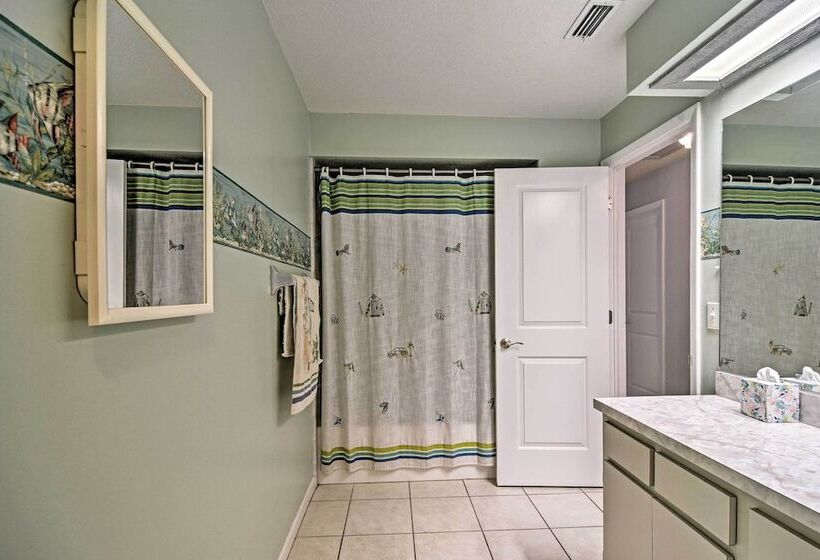 Sunny Seminole Home W/ Pool, 4 Miles To Beach