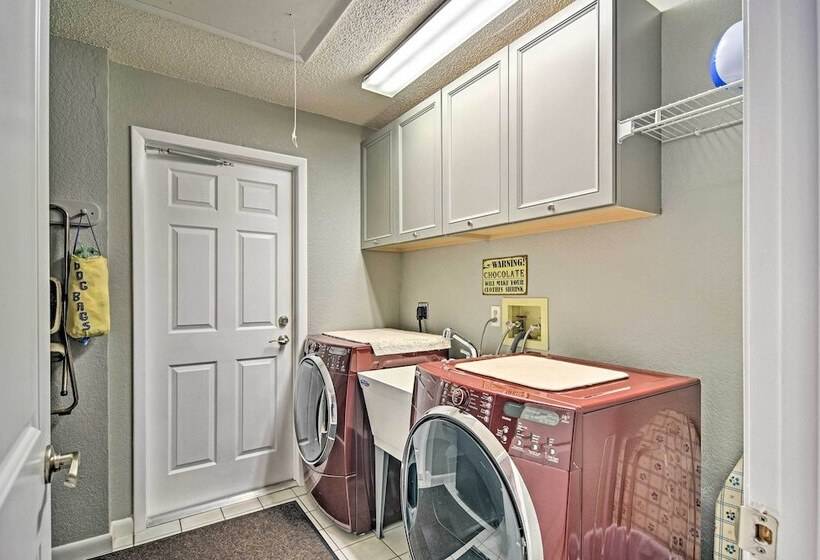 Sunny Seminole Home W/ Pool, 4 Miles To Beach