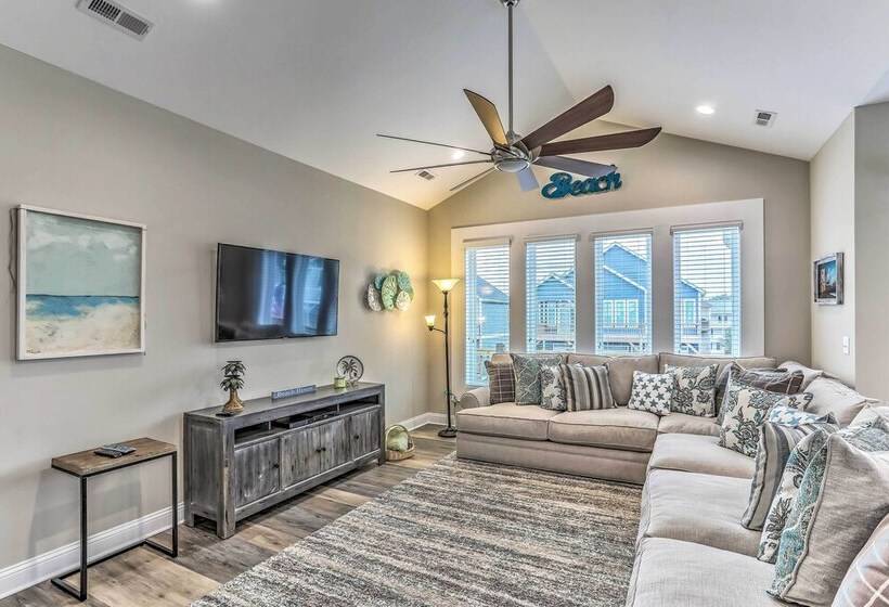 Surf City Home W/ Outdoor Shower: Walk To Beach!