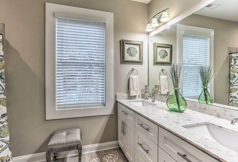 Surf City Home W/ Outdoor Shower: Walk To Beach!