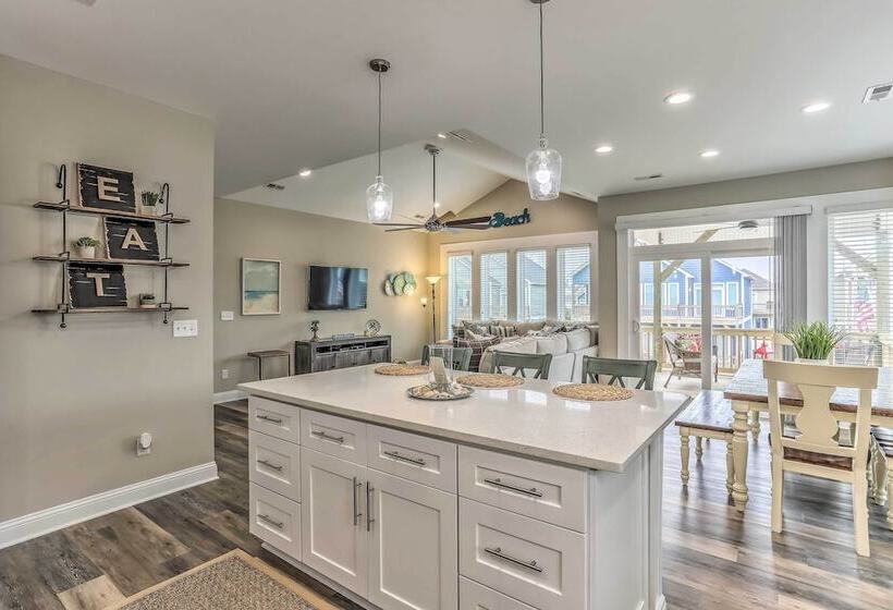 Surf City Home W/ Outdoor Shower: Walk To Beach!