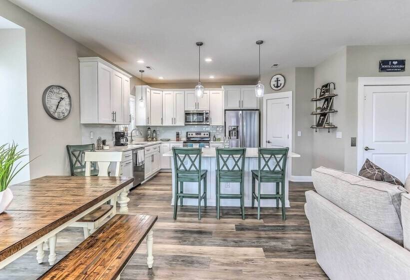 Surf City Home W/ Outdoor Shower: Walk To Beach!