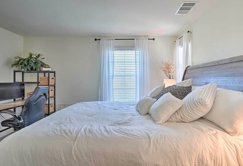 Tasteful Menifee Home: Patio, By Theme Parks!