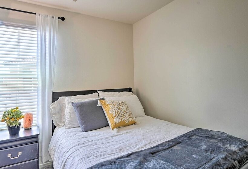 Tasteful Menifee Home: Patio, By Theme Parks!