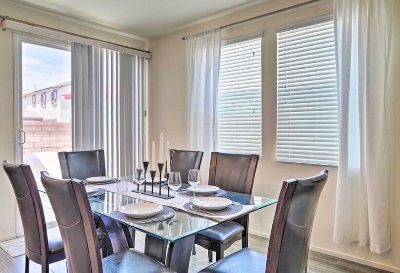 Tasteful Menifee Home: Patio, By Theme Parks!