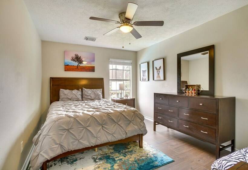 Texas Gulf Coast Vacation Rental: Private Pool!