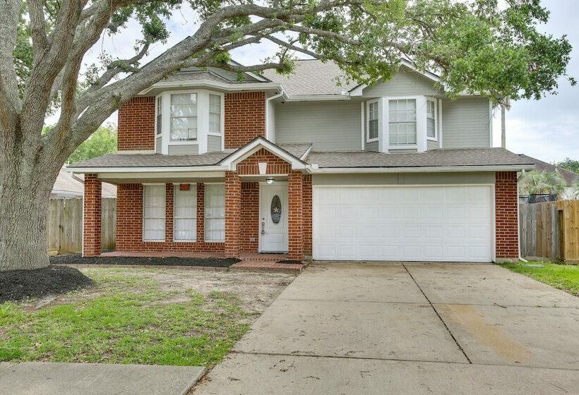 Texas Gulf Coast Vacation Rental: Private Pool!