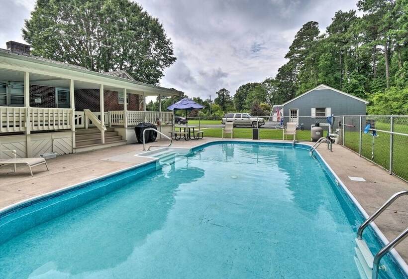 The Oyster Bed  Retreat W/ Pool & Game Room