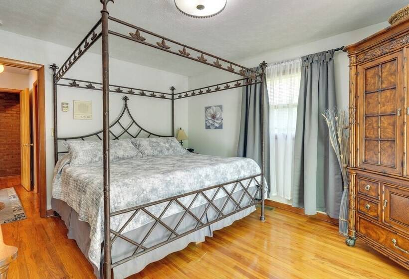 Family Friendly Riverhouse: Fishing & Hot Tub