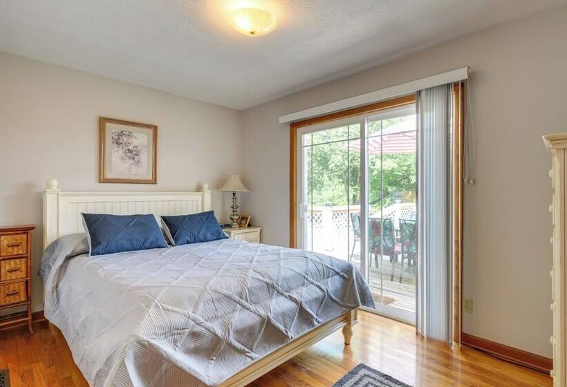 Family Friendly Riverhouse: Fishing & Hot Tub