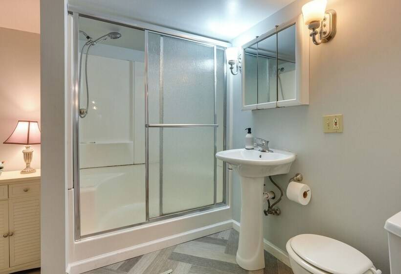 Family Friendly Riverhouse: Fishing & Hot Tub