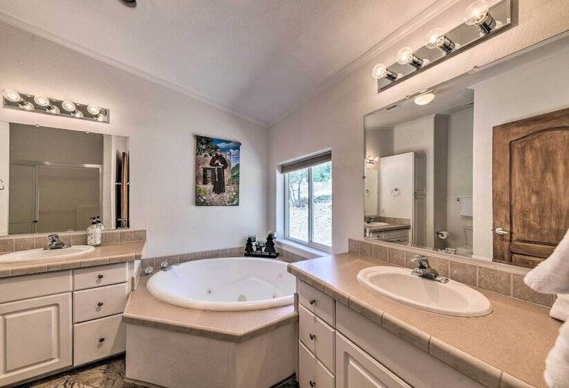 Tree Lined Alto Cabin: Near Parks & Trails!