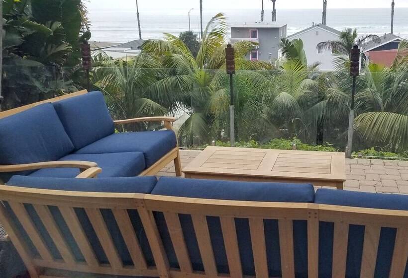 Tropical Oceanside Home W/ Deck, Walk To Beach