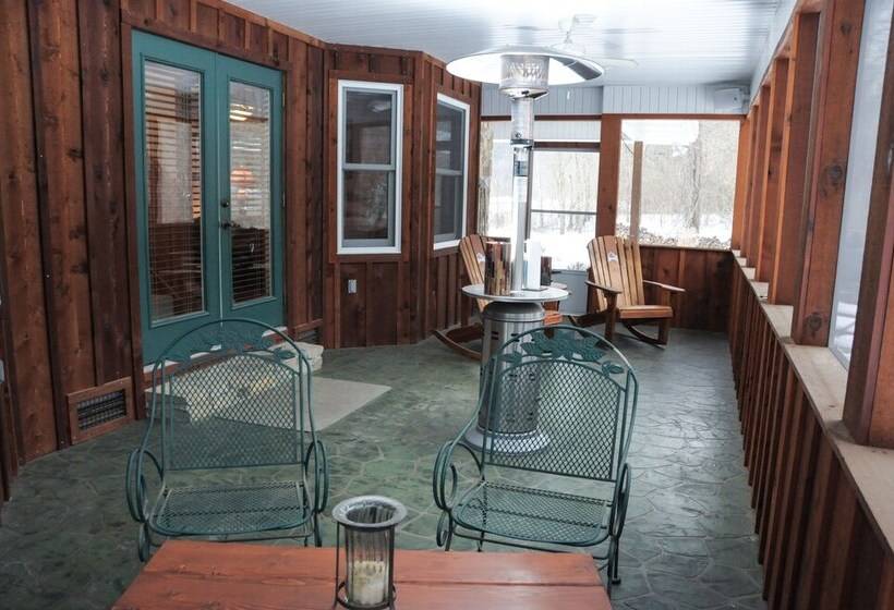 Troutfest  Riverfront Norfork Home, Great Fishing