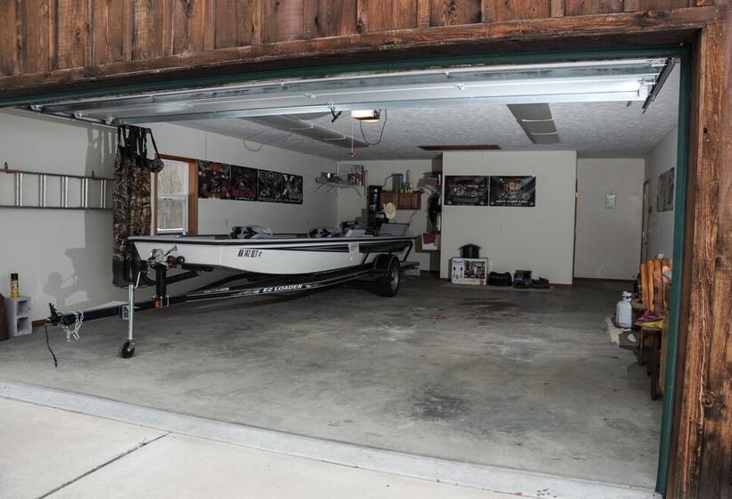 Troutfest  Riverfront Norfork Home, Great Fishing