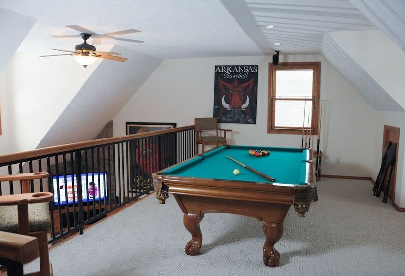 Troutfest  Riverfront Norfork Home, Great Fishing