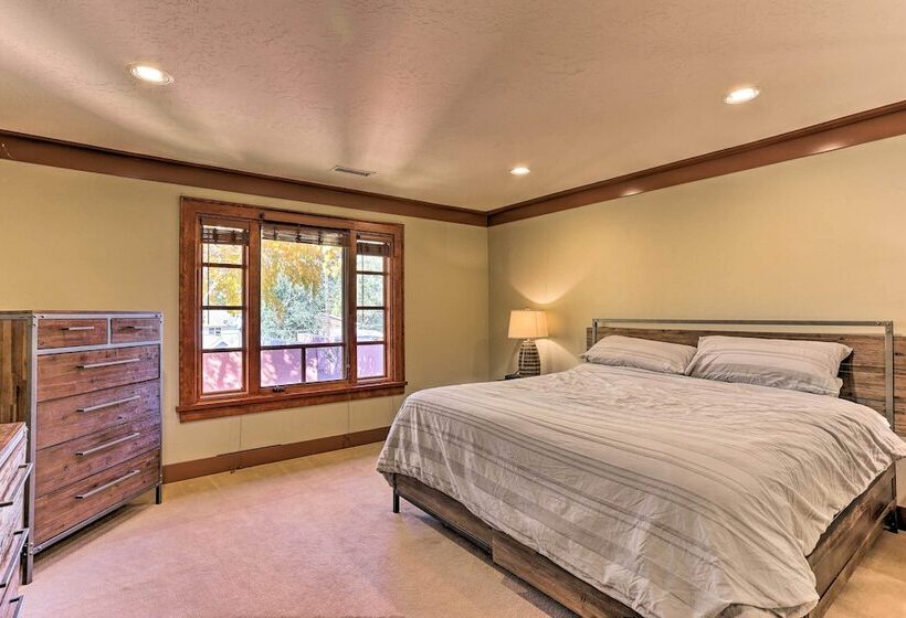 North End Boise Home W/ Courtyard ~ 3 Mi To Dtwn!