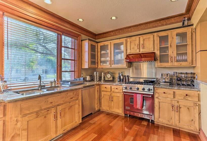 North End Boise Home W/ Courtyard ~ 3 Mi To Dtwn!