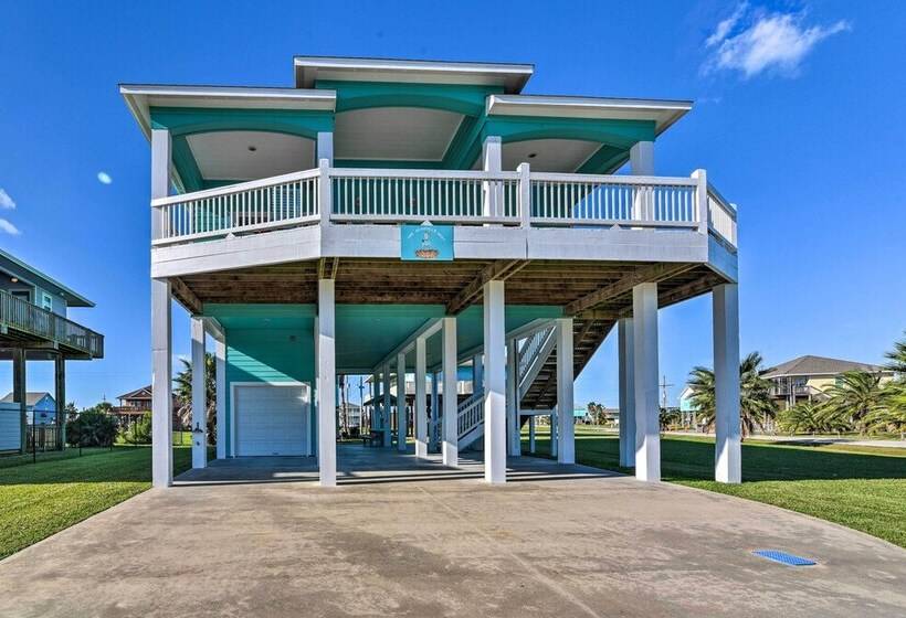 Deck + Fire Pit: Updated Crystal Beach Retreat!