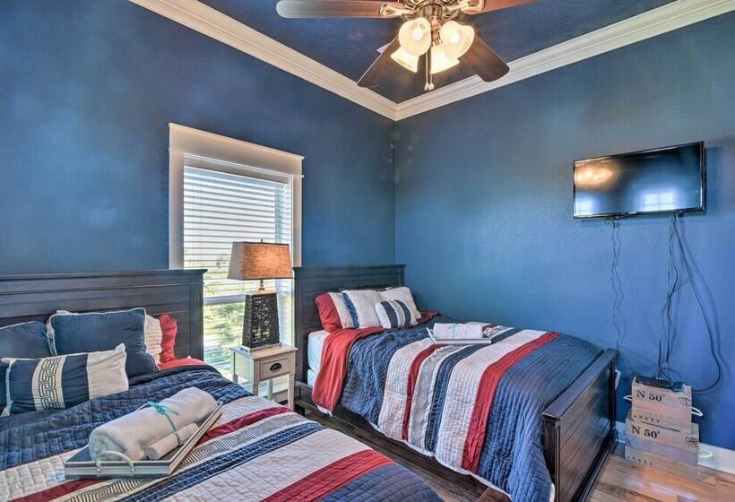 Deck + Fire Pit: Updated Crystal Beach Retreat!