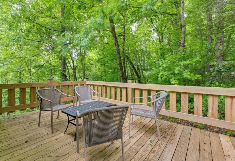 Updated Home W/ Private Hot Tub & Mtn Views!