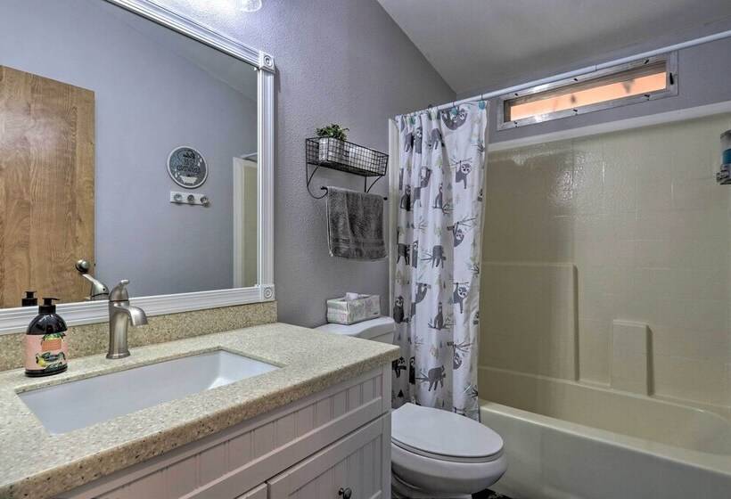 Updated Strawberry Family Cabin W/ 2 Private Decks