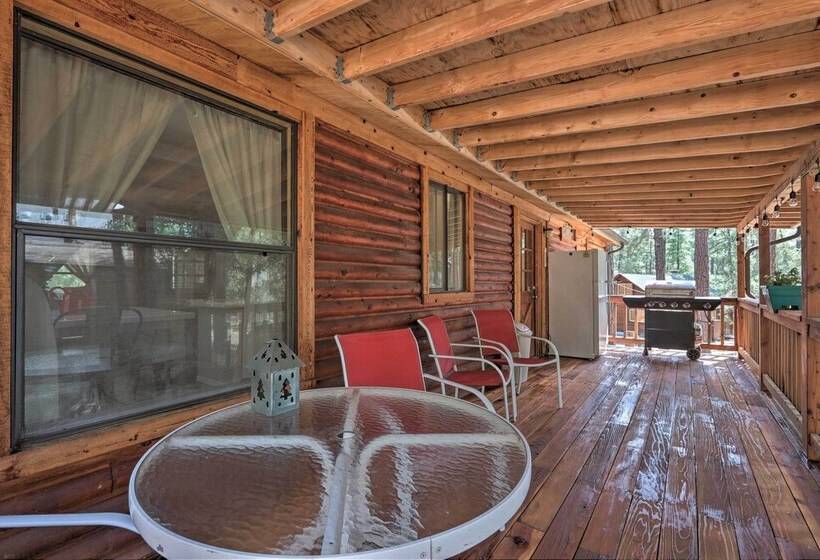 Updated Strawberry Family Cabin W/ 2 Private Decks