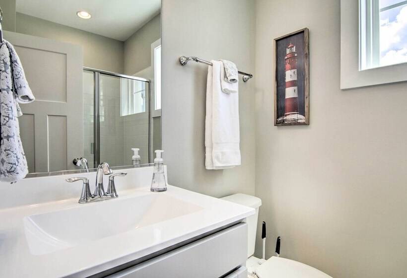 Upscale Coastal Home, 2 Mi To Bethany Beach!