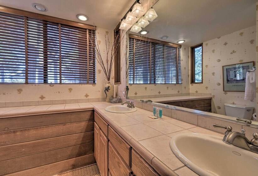 Upscale Flagstaff Country Club Home W/ Mtn Views!