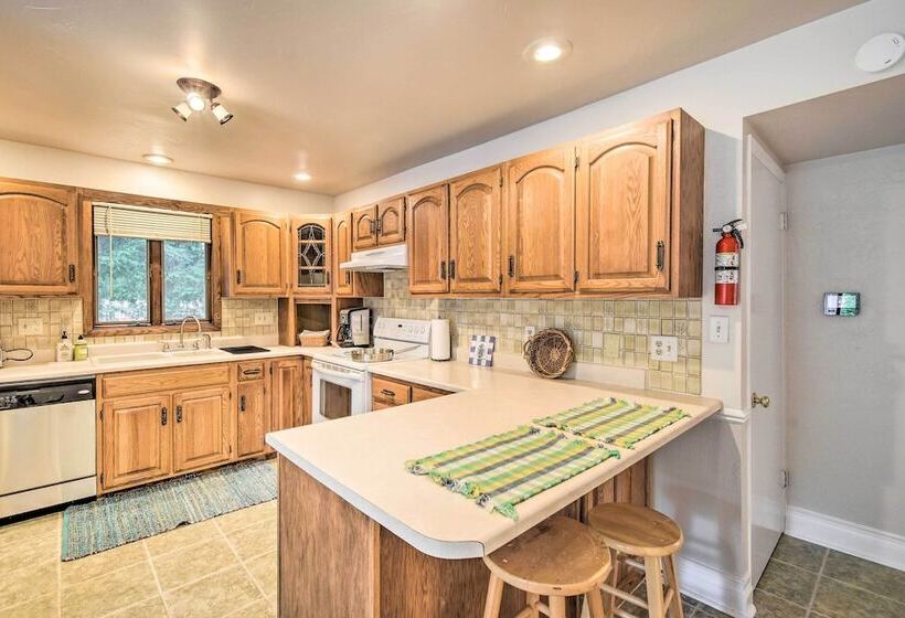 Walkable Lake Elkhart Apt: Dine, Shop, Swim!