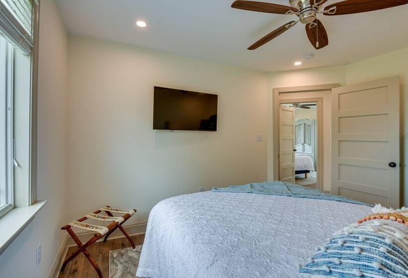 Waterfront Maryland Vacation Home: Private Beach!