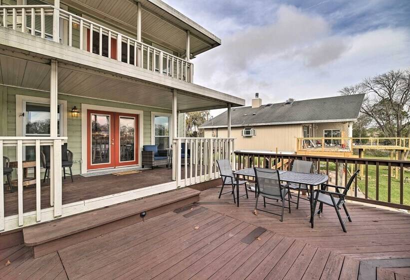 Waterfront San Jacinto River Home W/ Boat Slip!