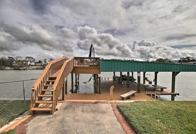Waterfront San Jacinto River Home W/ Boat Slip!