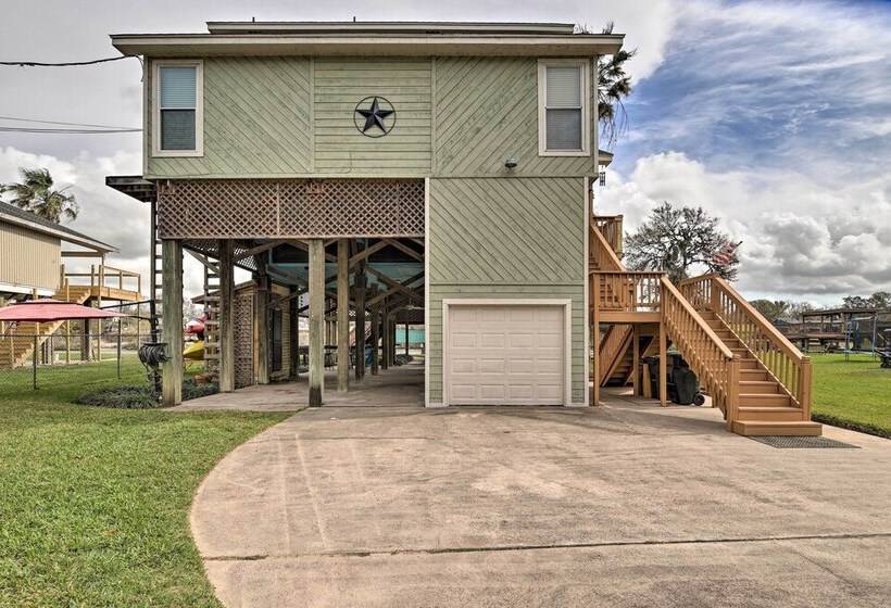Waterfront San Jacinto River Home W/ Boat Slip!