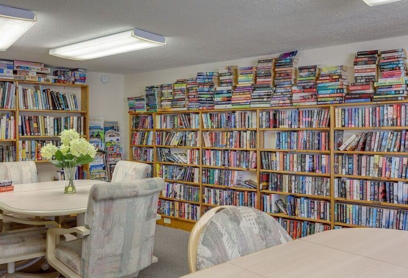 Waterside Jensen Beach Home W/ Marina Access!