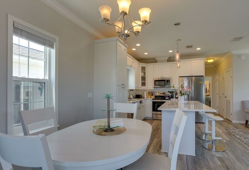 Waterside Jensen Beach Home W/ Marina Access!