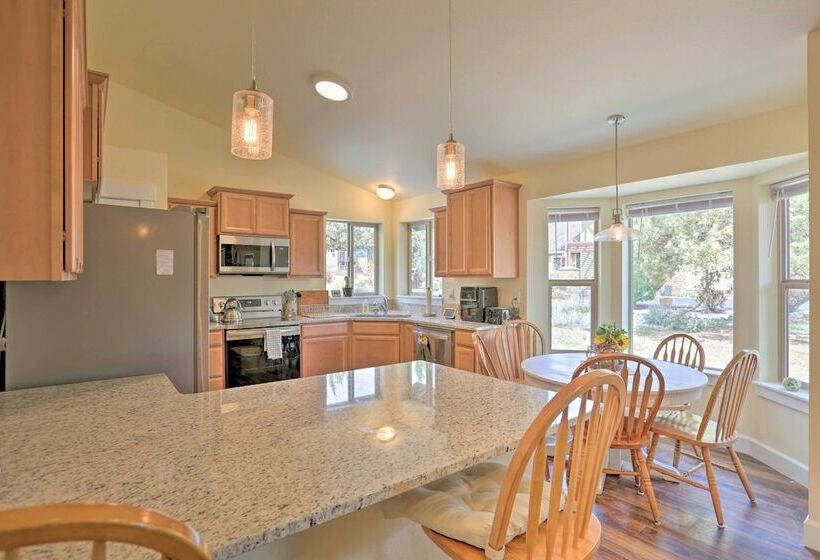Welcoming Redmond Home W/ Grill, Near Trails!