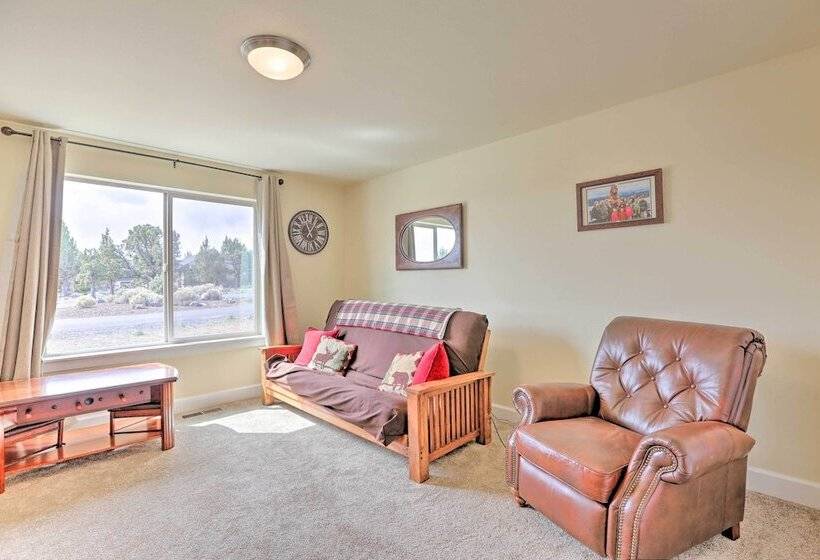 Welcoming Redmond Home W/ Grill, Near Trails!