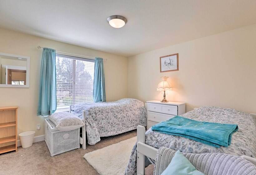 Welcoming Redmond Home W/ Grill, Near Trails!